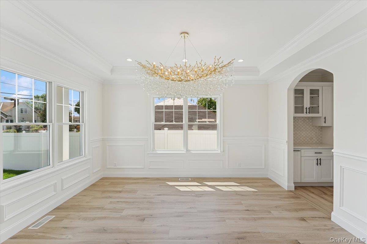 42 Second Street Extension, Glen Cove, NY 11542