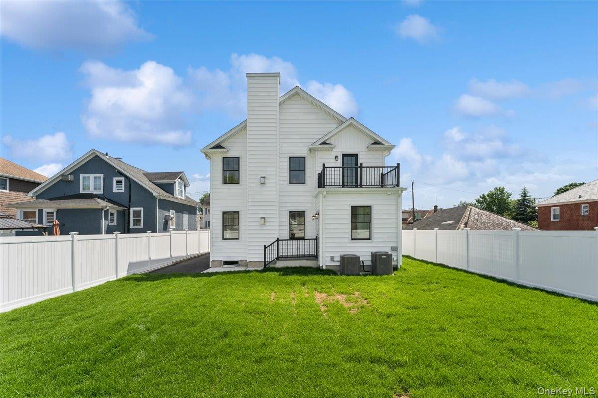 42 Second Street Extension, Glen Cove, NY 11542