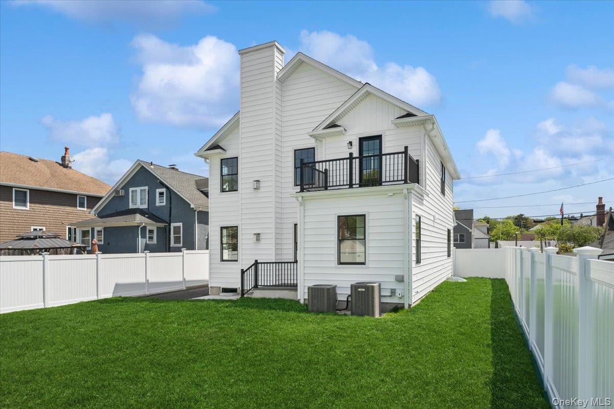 42 Second Street Extension, Glen Cove, NY 11542