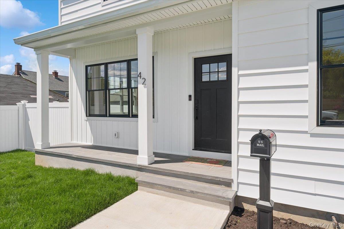 42 Second Street Extension, Glen Cove, NY 11542