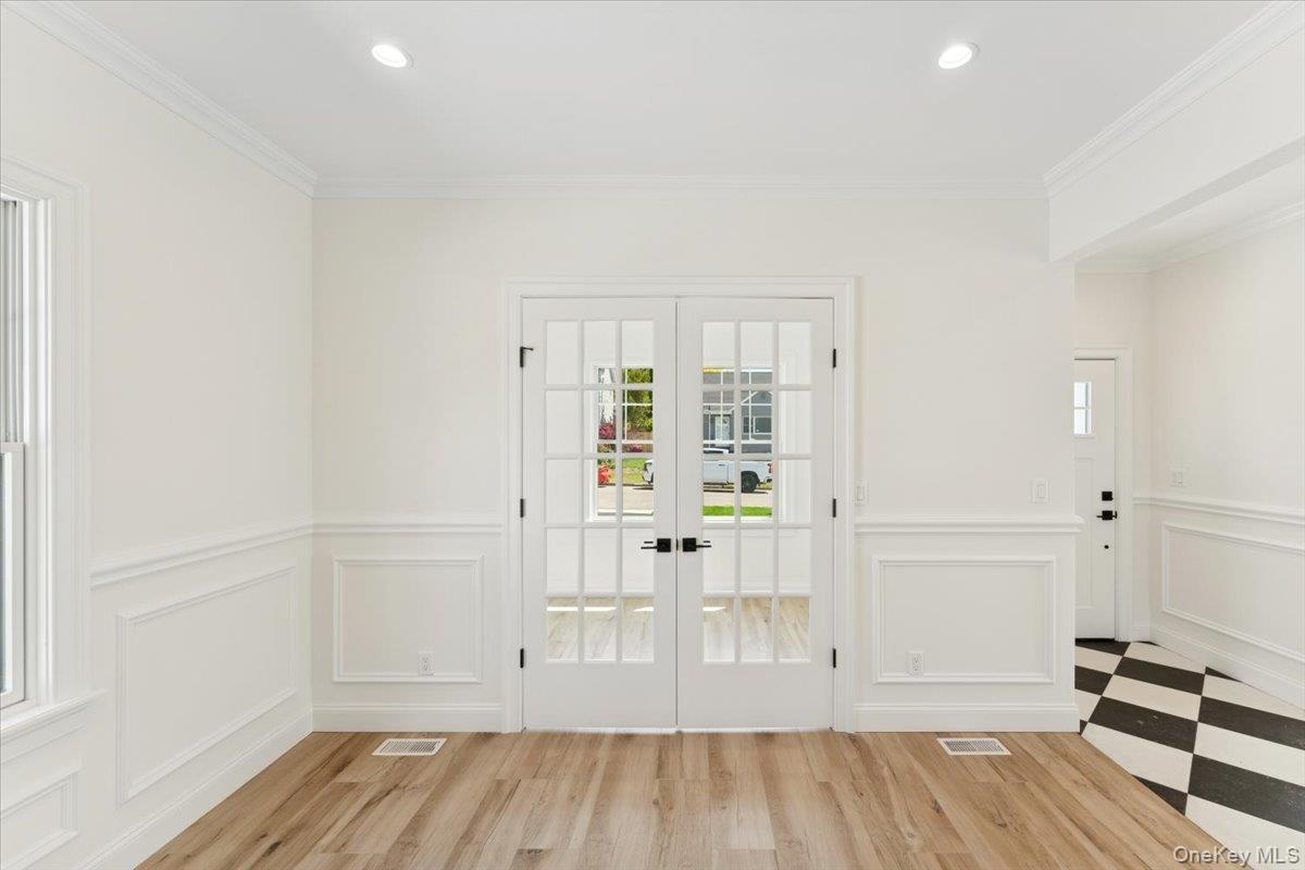 42 Second Street Extension, Glen Cove, NY 11542