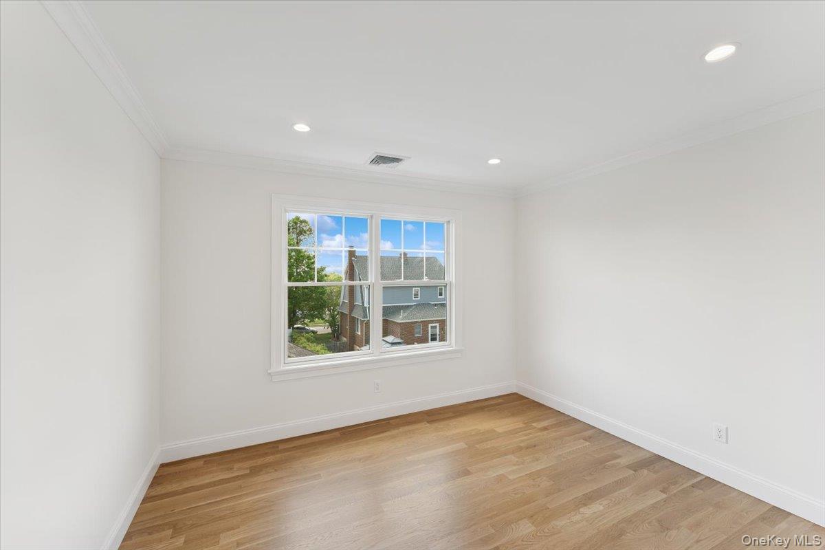 42 Second Street Extension, Glen Cove, NY 11542