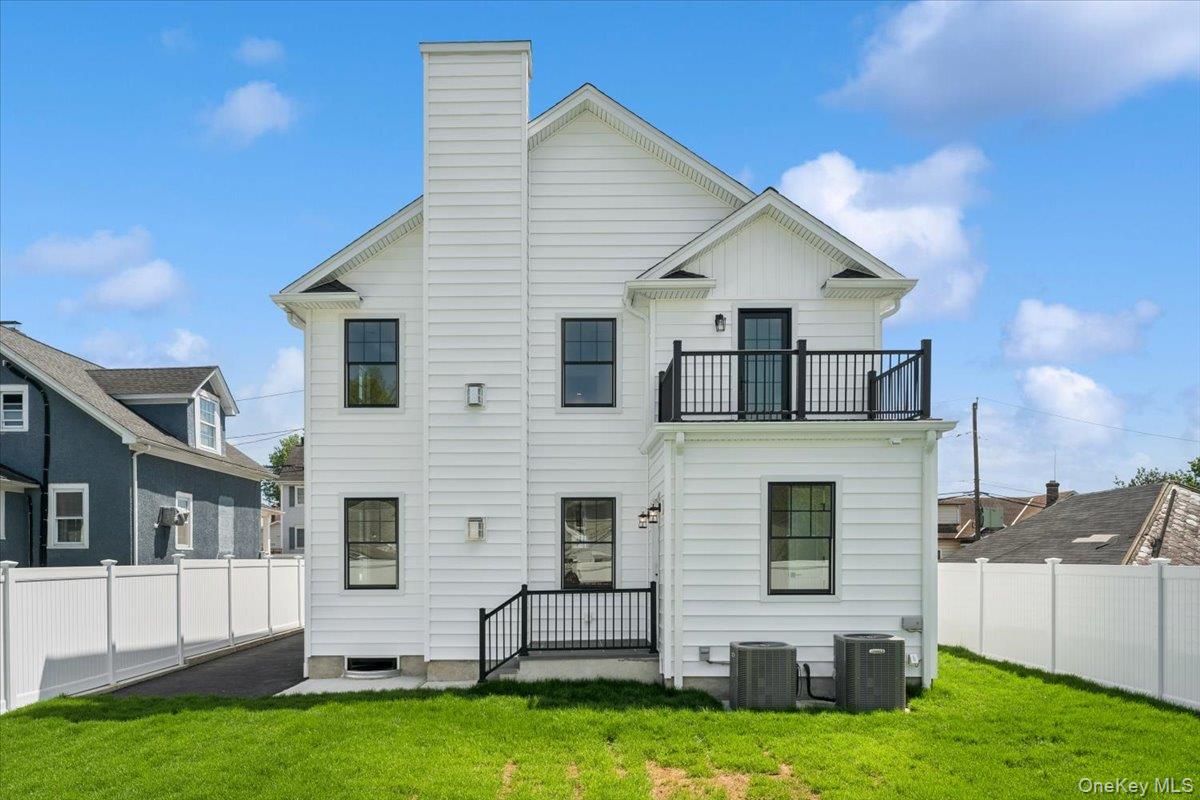 42 Second Street Extension, Glen Cove, NY 11542