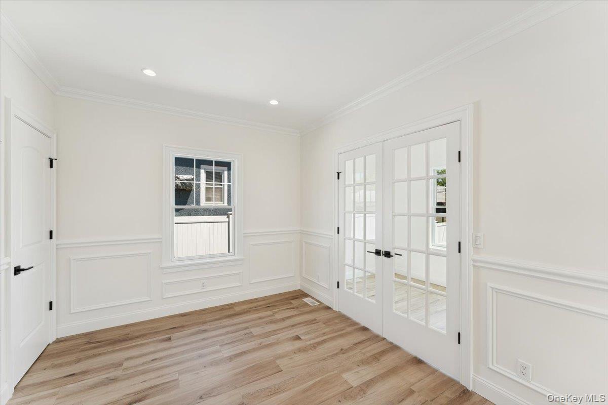 42 Second Street Extension, Glen Cove, NY 11542