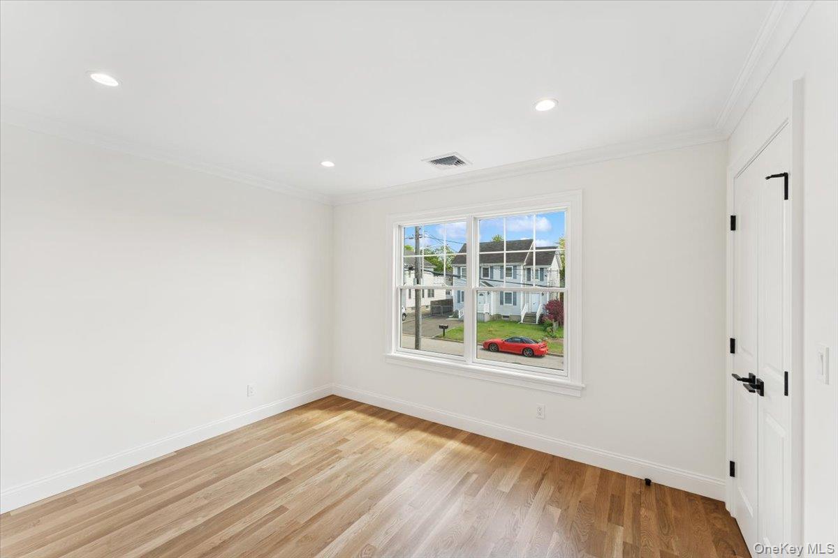 42 Second Street Extension, Glen Cove, NY 11542