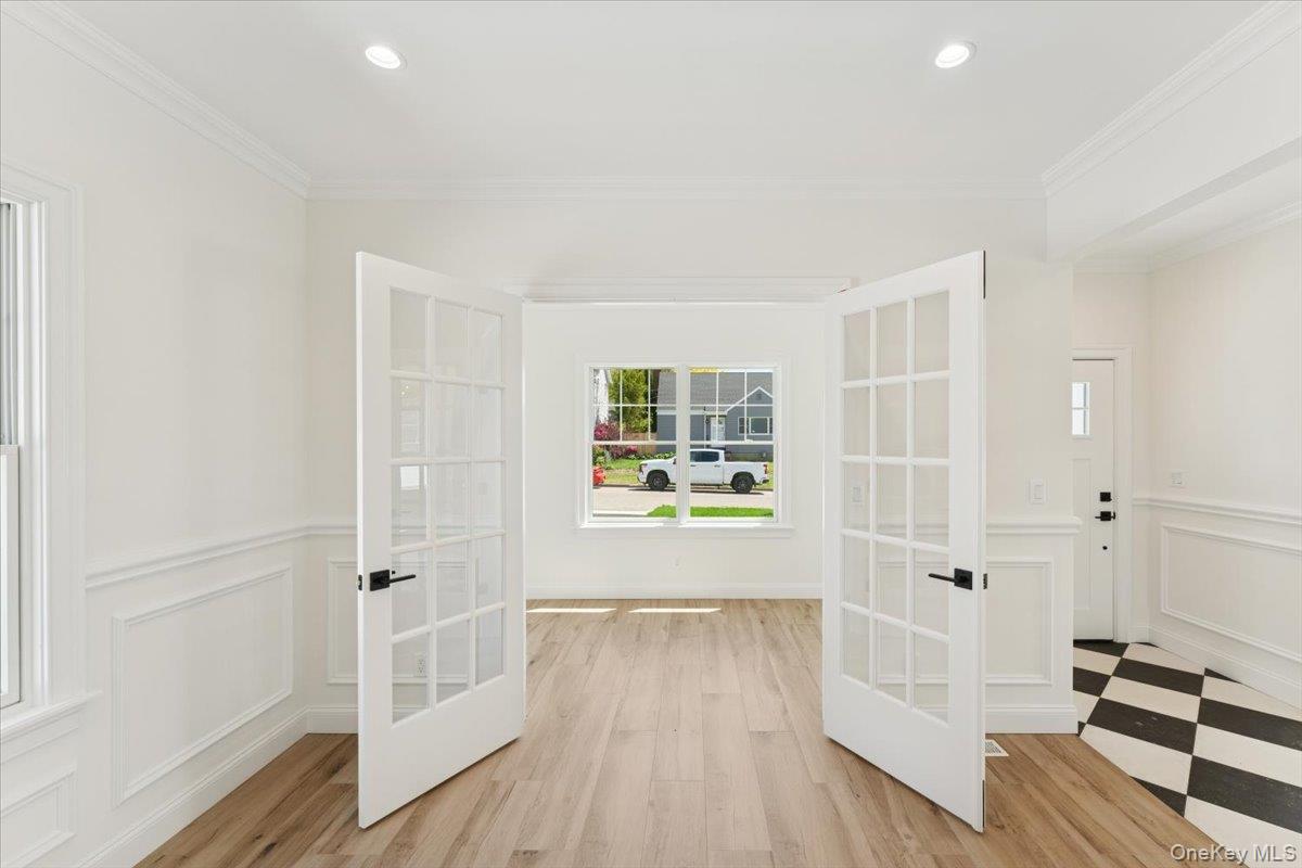 42 Second Street Extension, Glen Cove, NY 11542