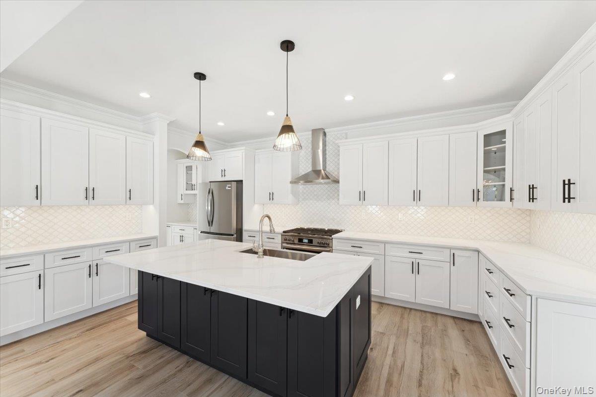 42 Second Street Extension, Glen Cove, NY 11542