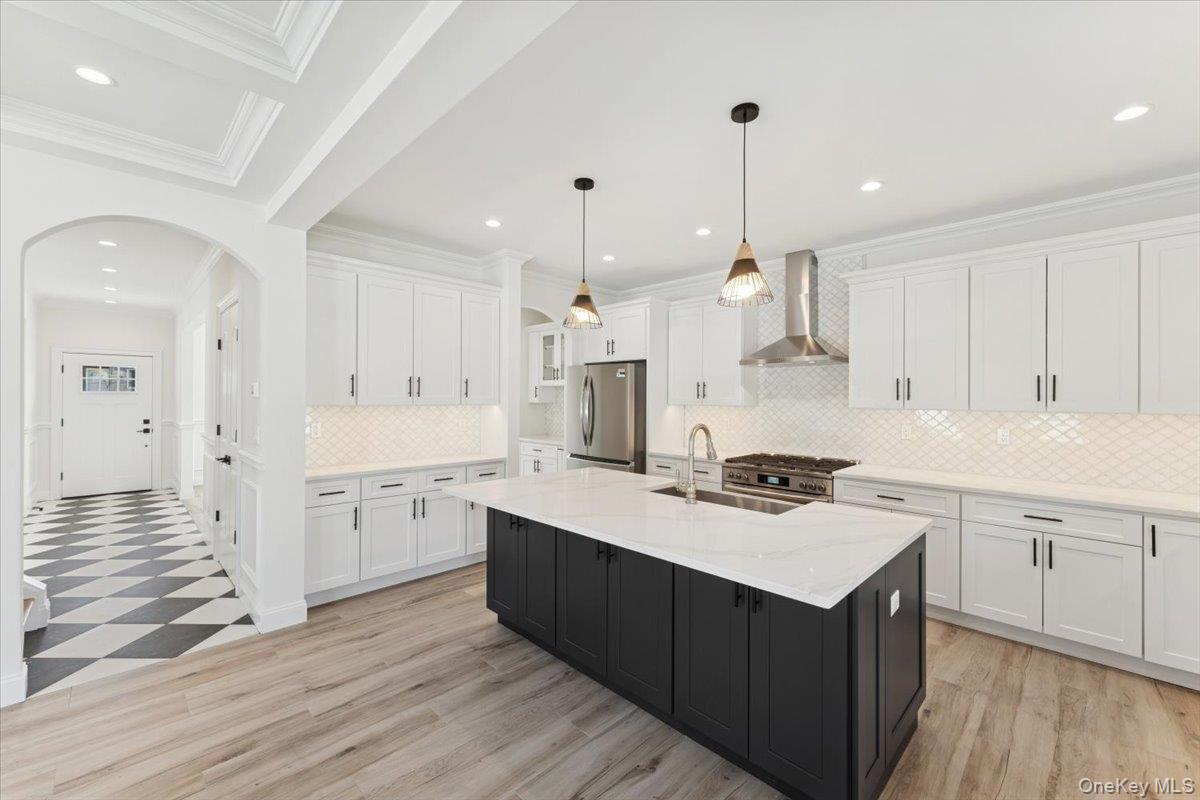 42 Second Street Extension, Glen Cove, NY 11542