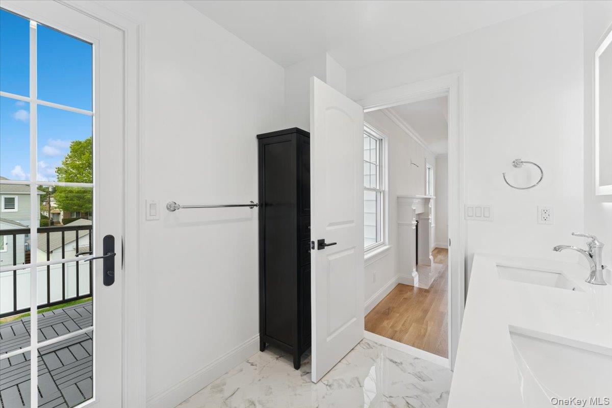 42 Second Street Extension, Glen Cove, NY 11542