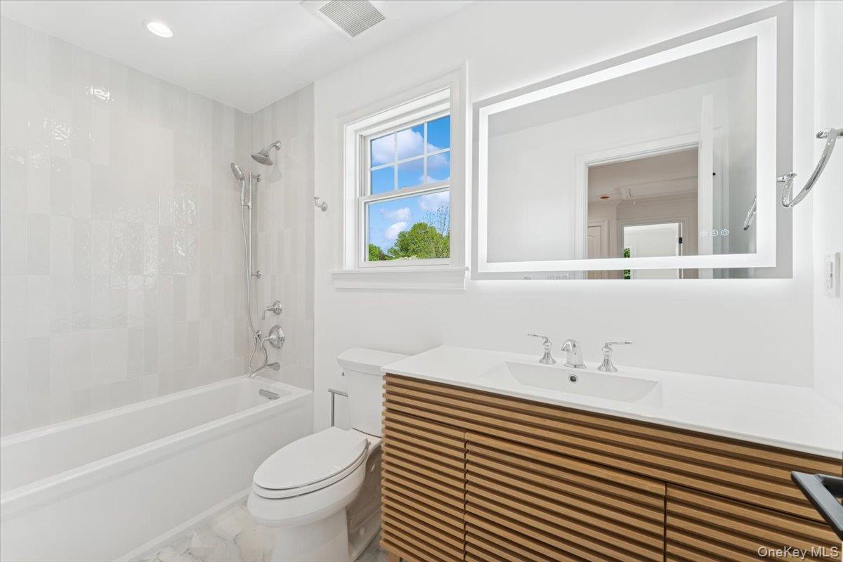 42 Second Street Extension, Glen Cove, NY 11542