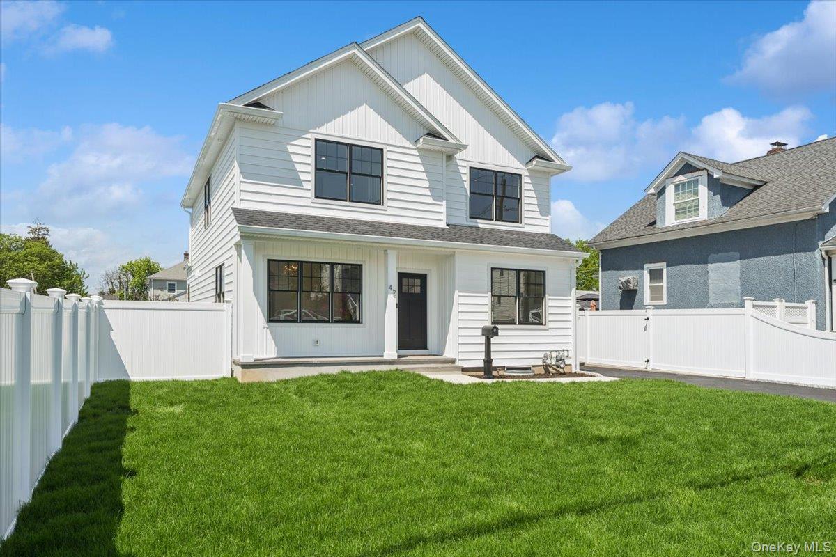 42 Second Street Extension, Glen Cove, NY 11542