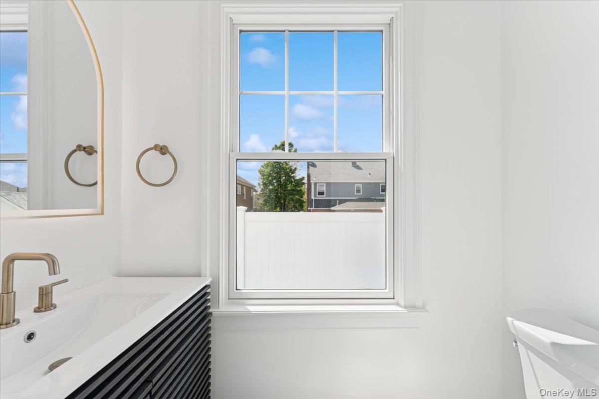 42 Second Street Extension, Glen Cove, NY 11542