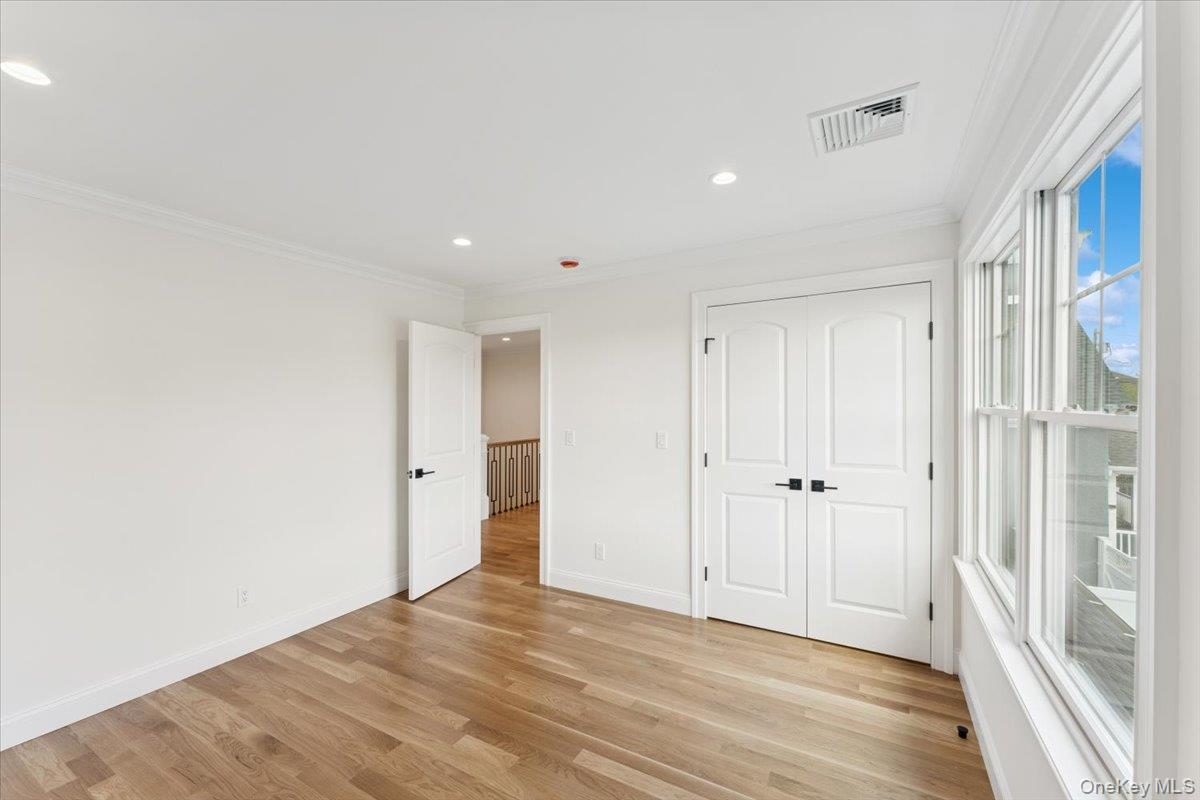 42 Second Street Extension, Glen Cove, NY 11542