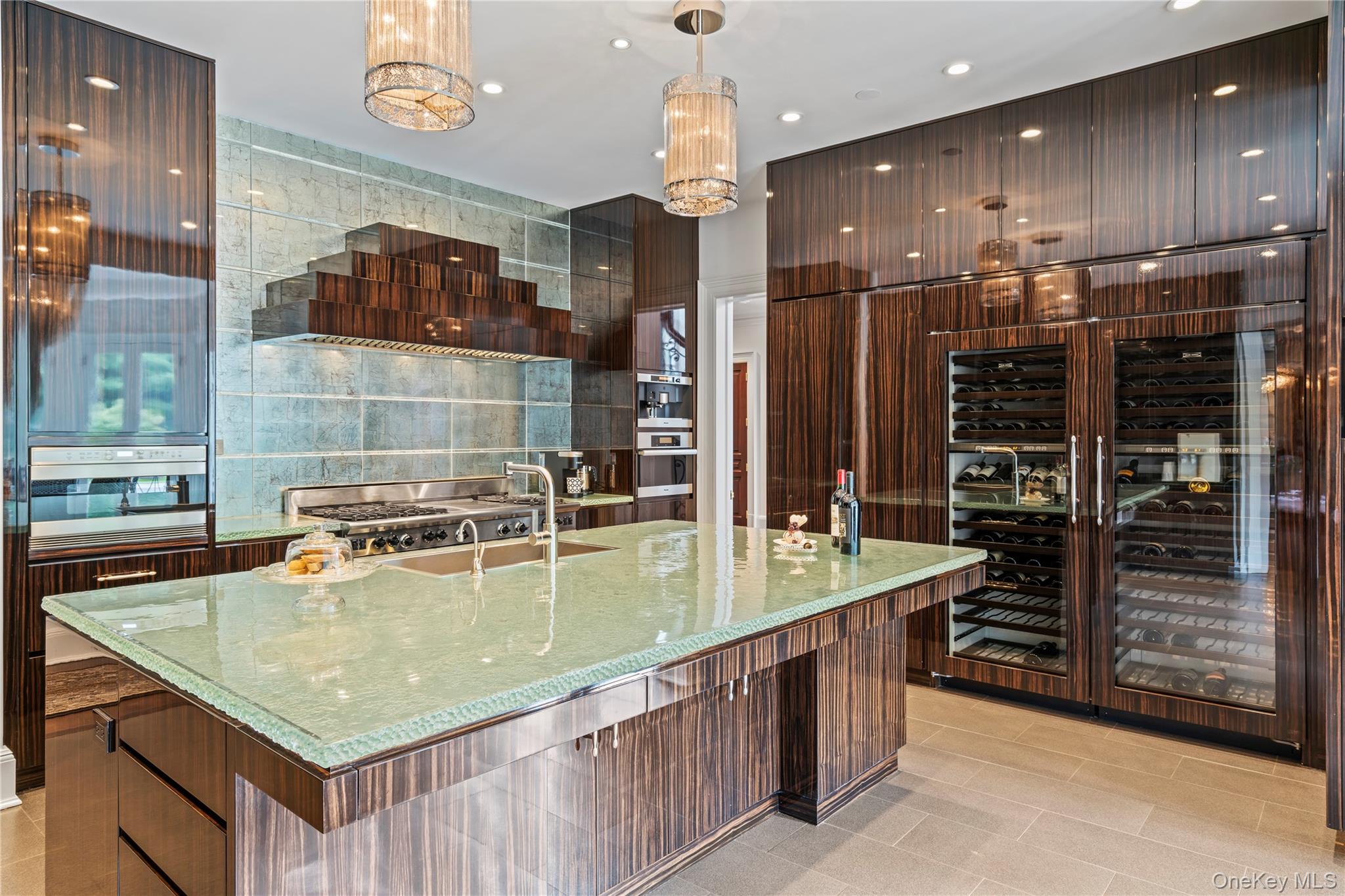 8 Vista Lane, Brookville, NY 11545