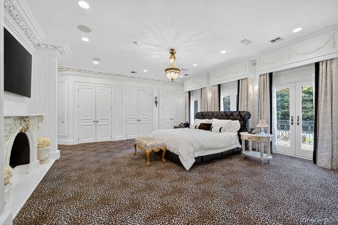 8 Vista Lane, Brookville, NY 11545