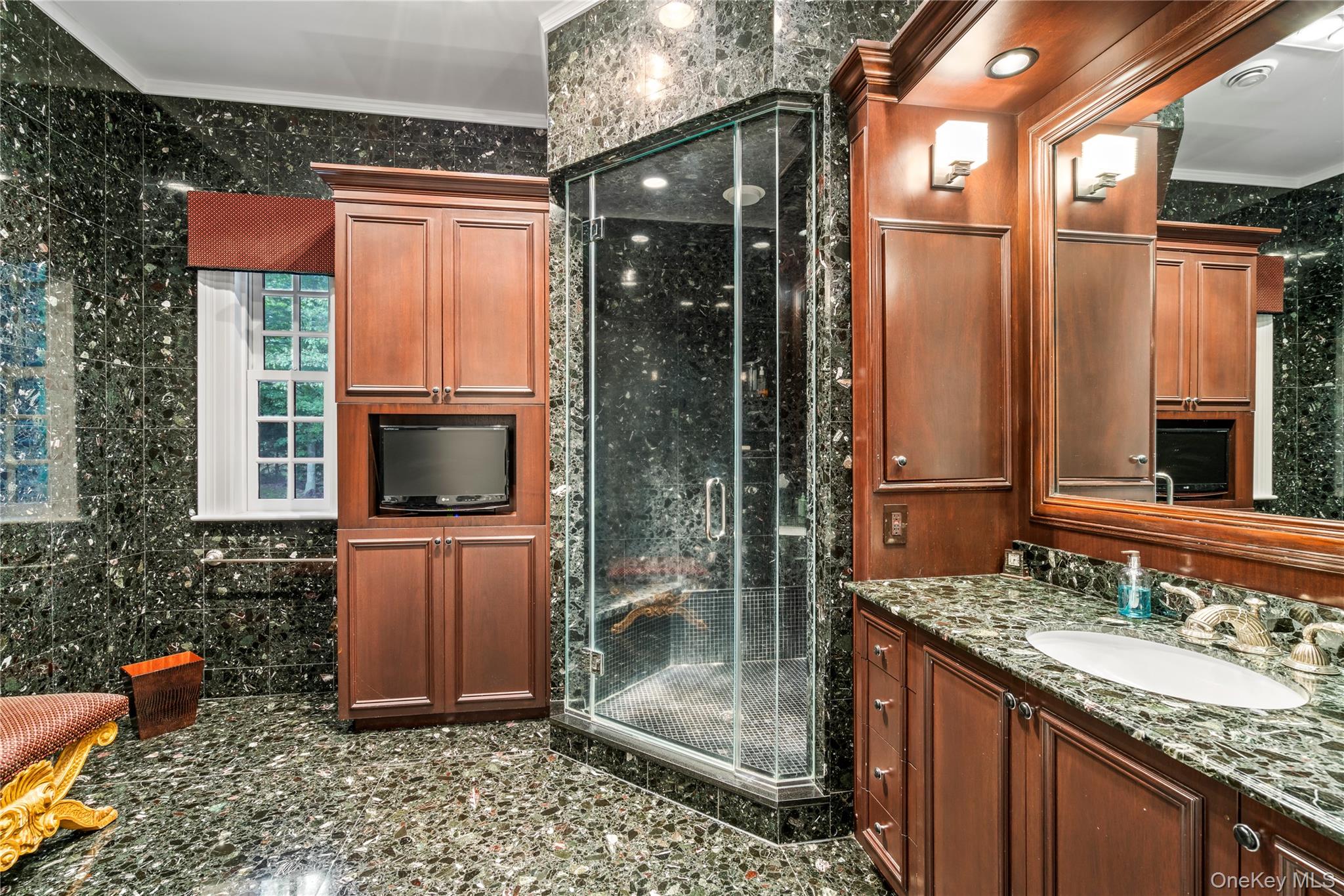 8 Vista Lane, Brookville, NY 11545