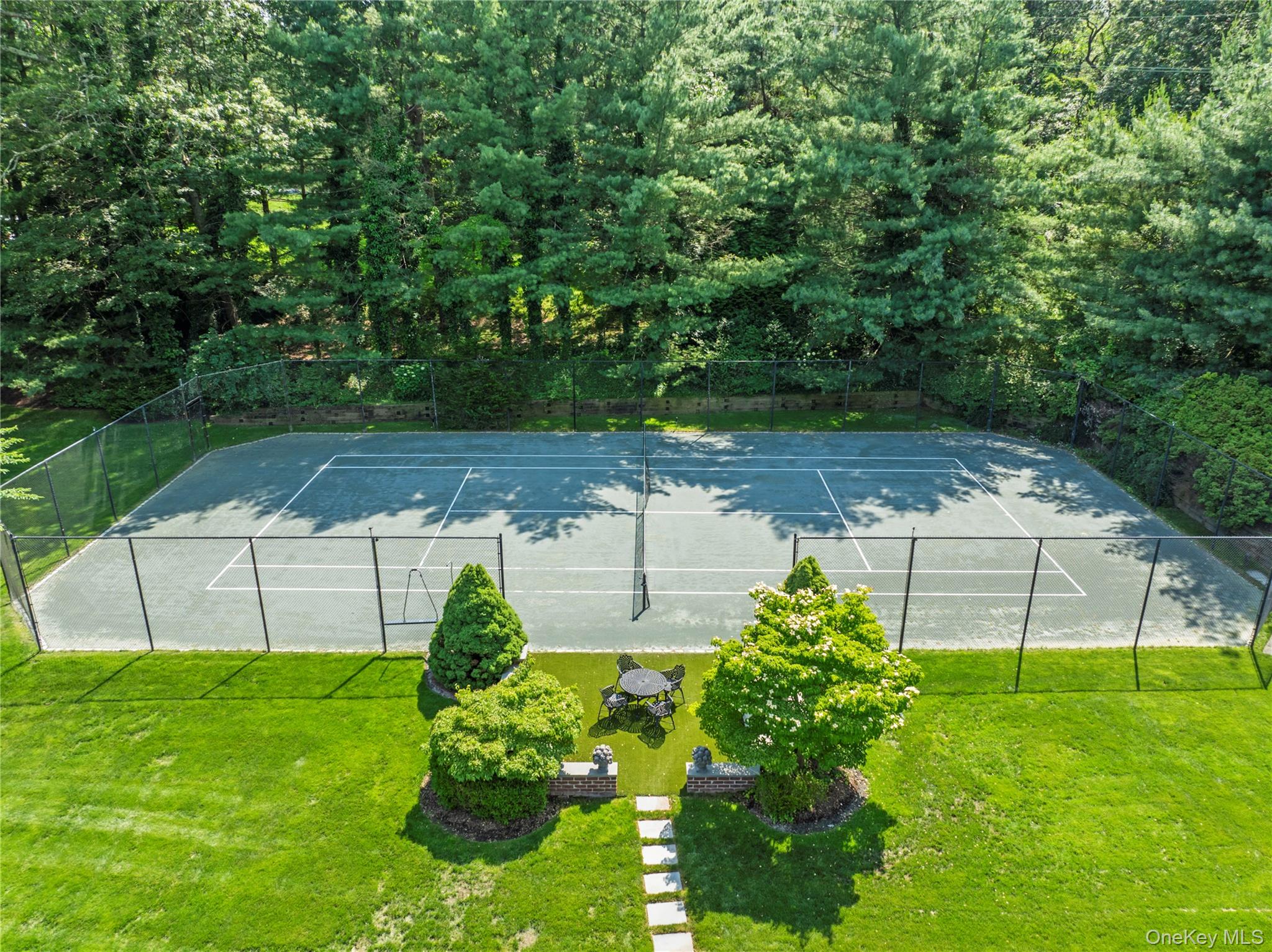 8 Vista Lane, Brookville, NY 11545