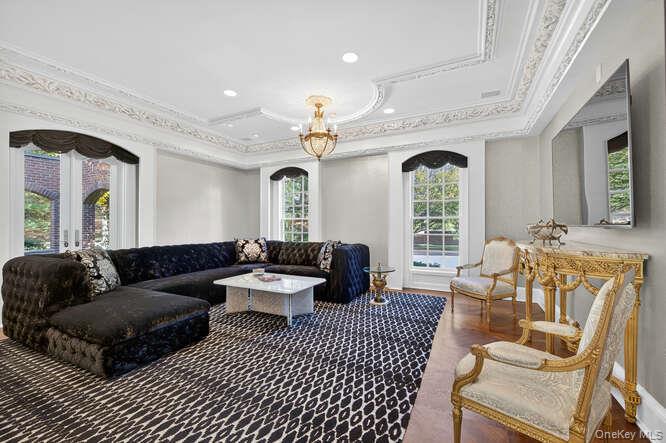 8 Vista Lane, Brookville, NY 11545