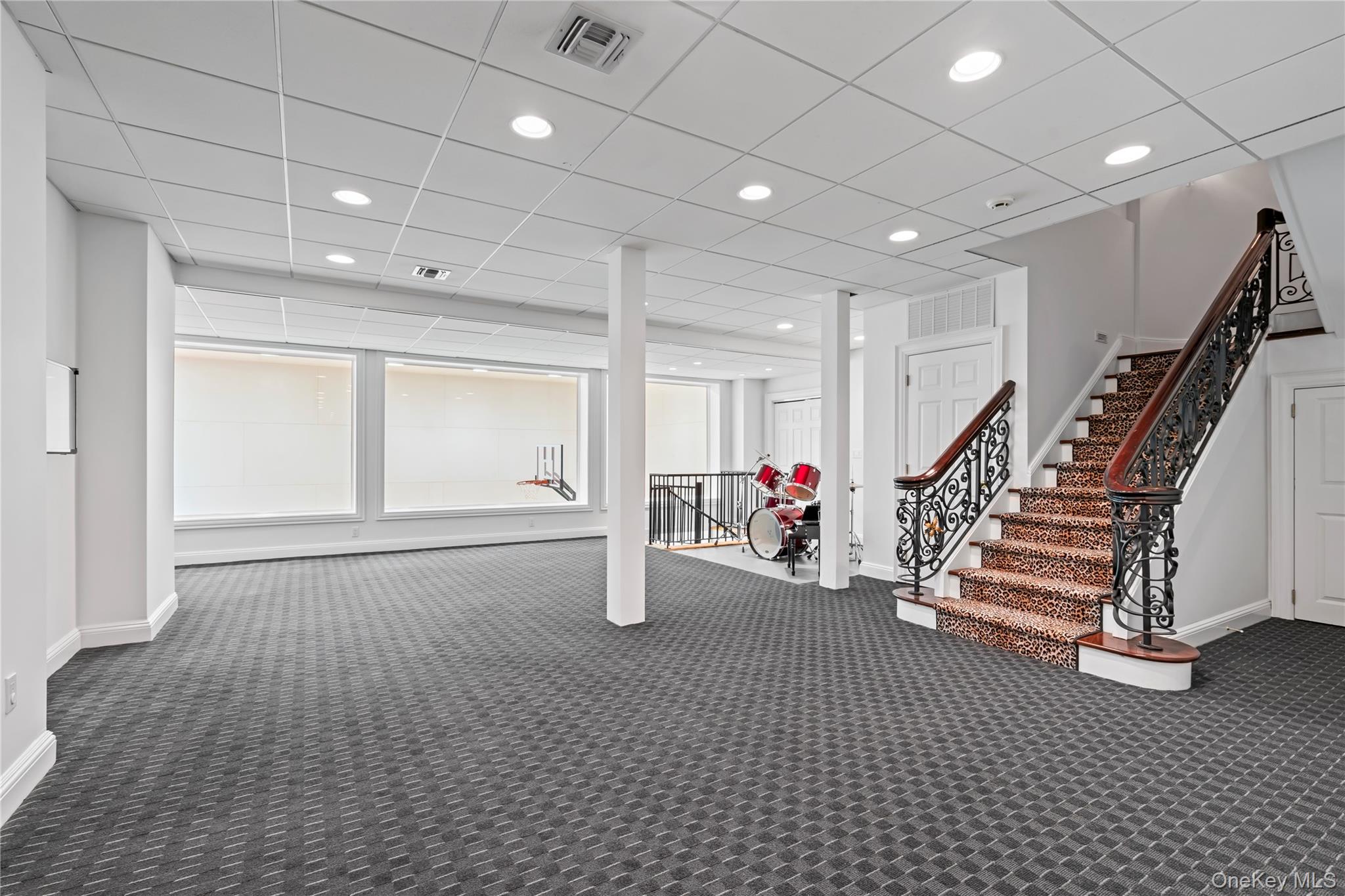 8 Vista Lane, Brookville, NY 11545