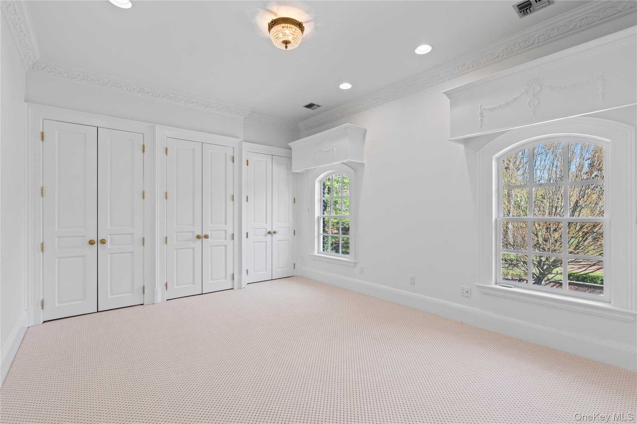 8 Vista Lane, Brookville, NY 11545