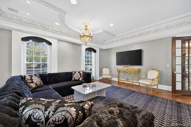 8 Vista Lane, Brookville, NY 11545