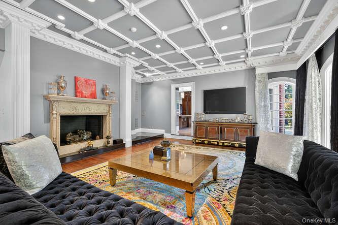 8 Vista Lane, Brookville, NY 11545