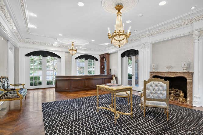 8 Vista Lane, Brookville, NY 11545