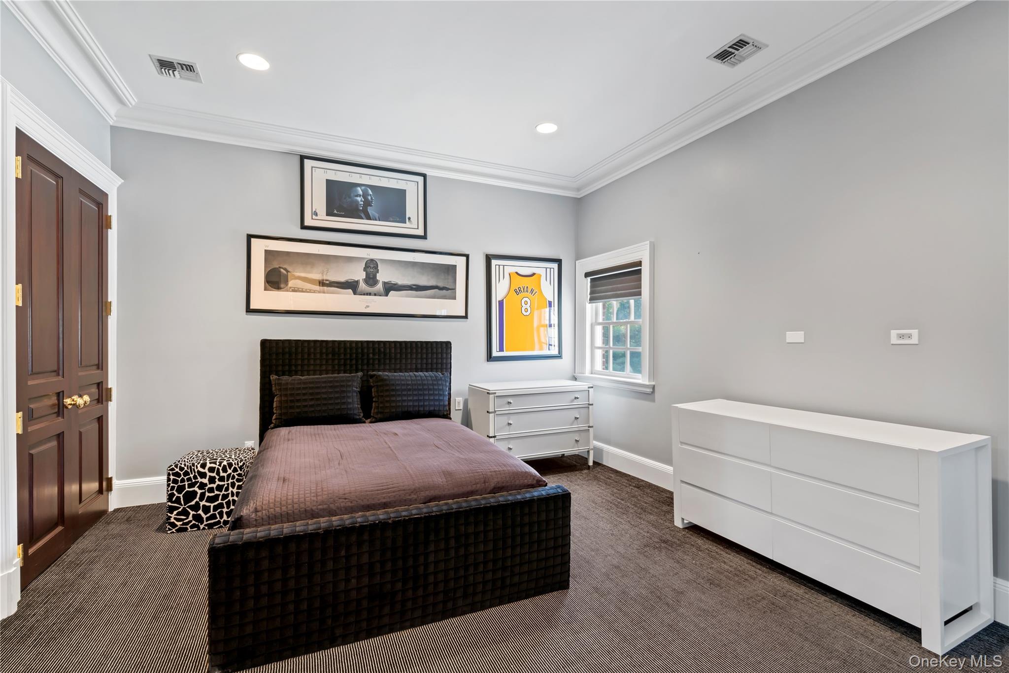 8 Vista Lane, Brookville, NY 11545