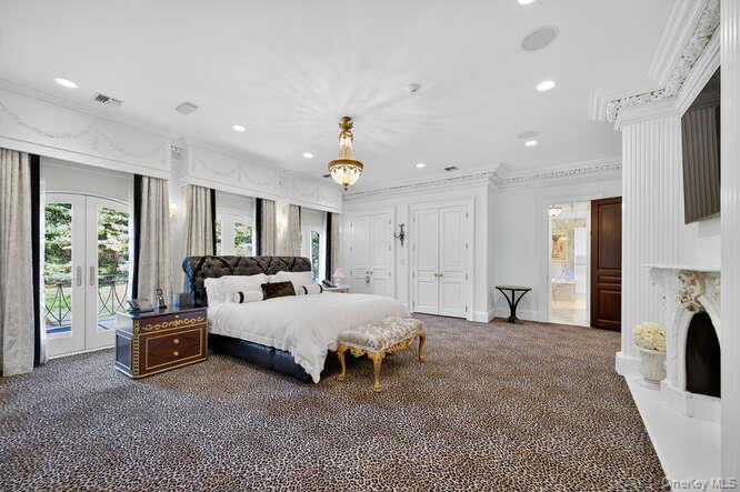 8 Vista Lane, Brookville, NY 11545