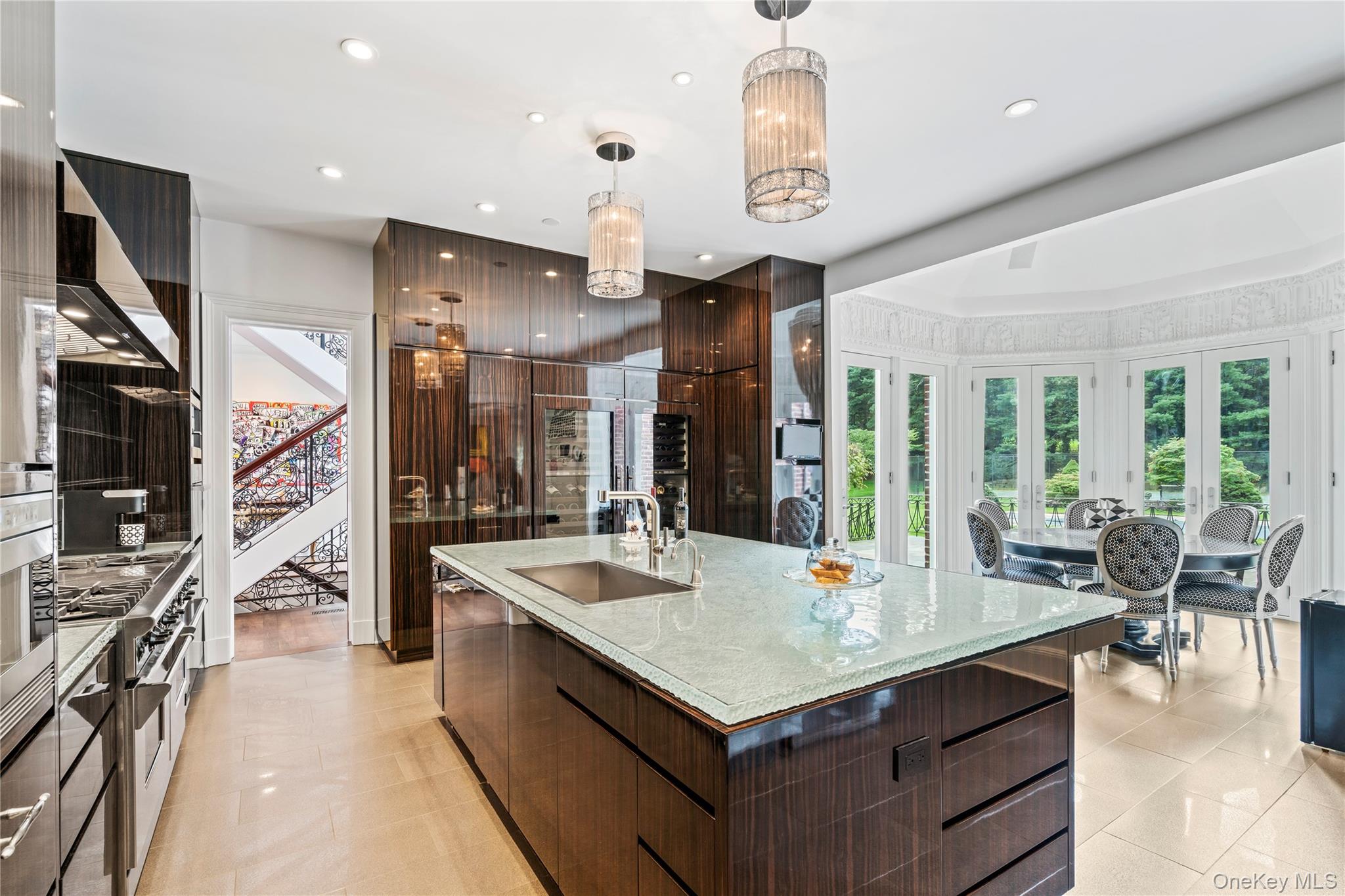 8 Vista Lane, Brookville, NY 11545