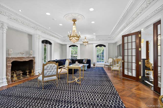 8 Vista Lane, Brookville, NY 11545