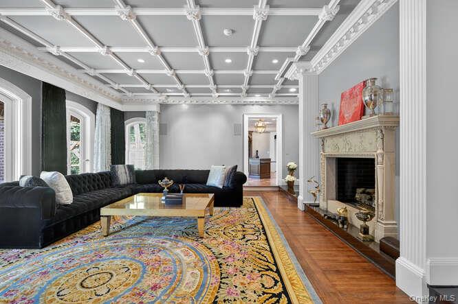 8 Vista Lane, Brookville, NY 11545