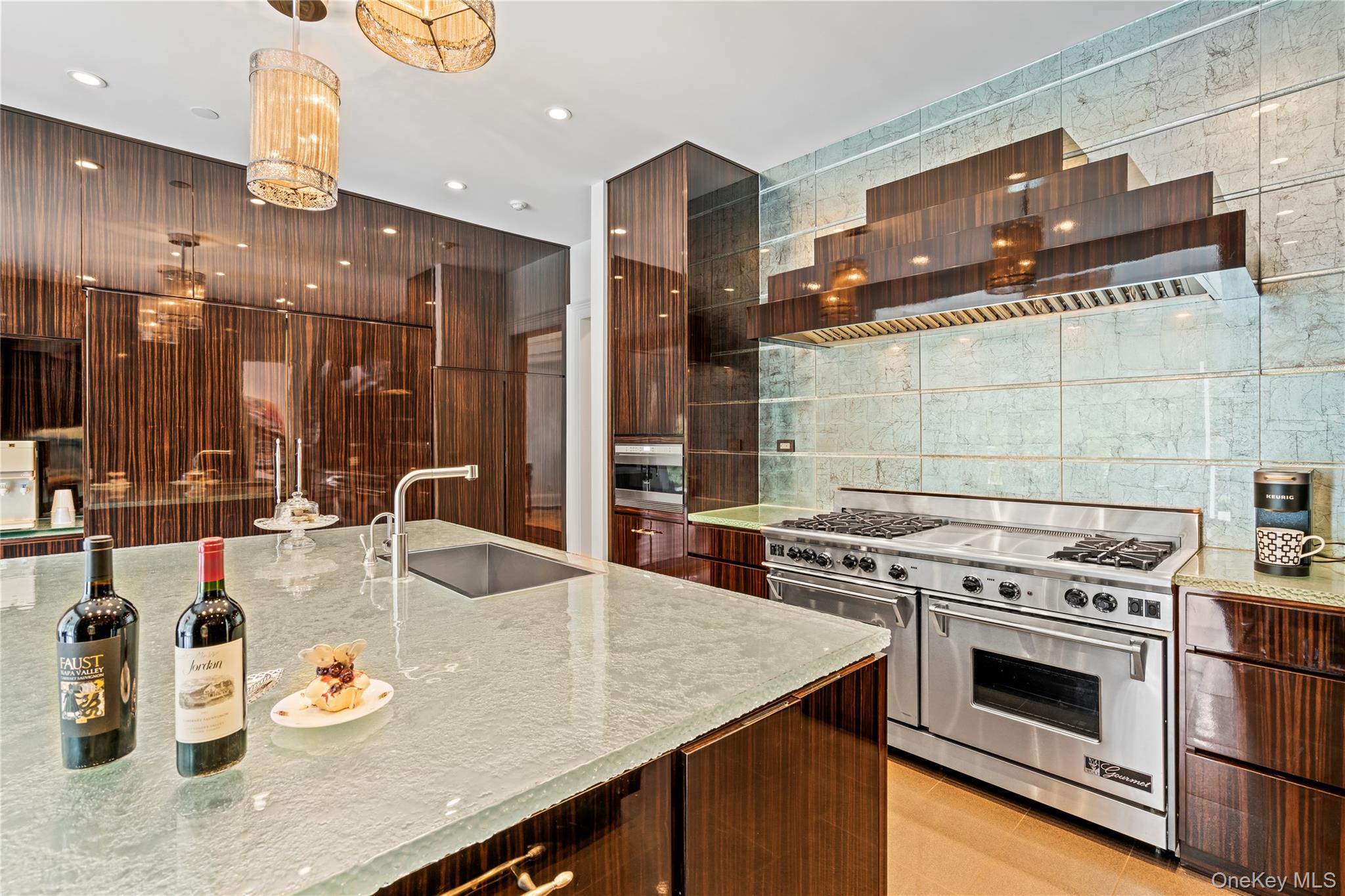 8 Vista Lane, Brookville, NY 11545