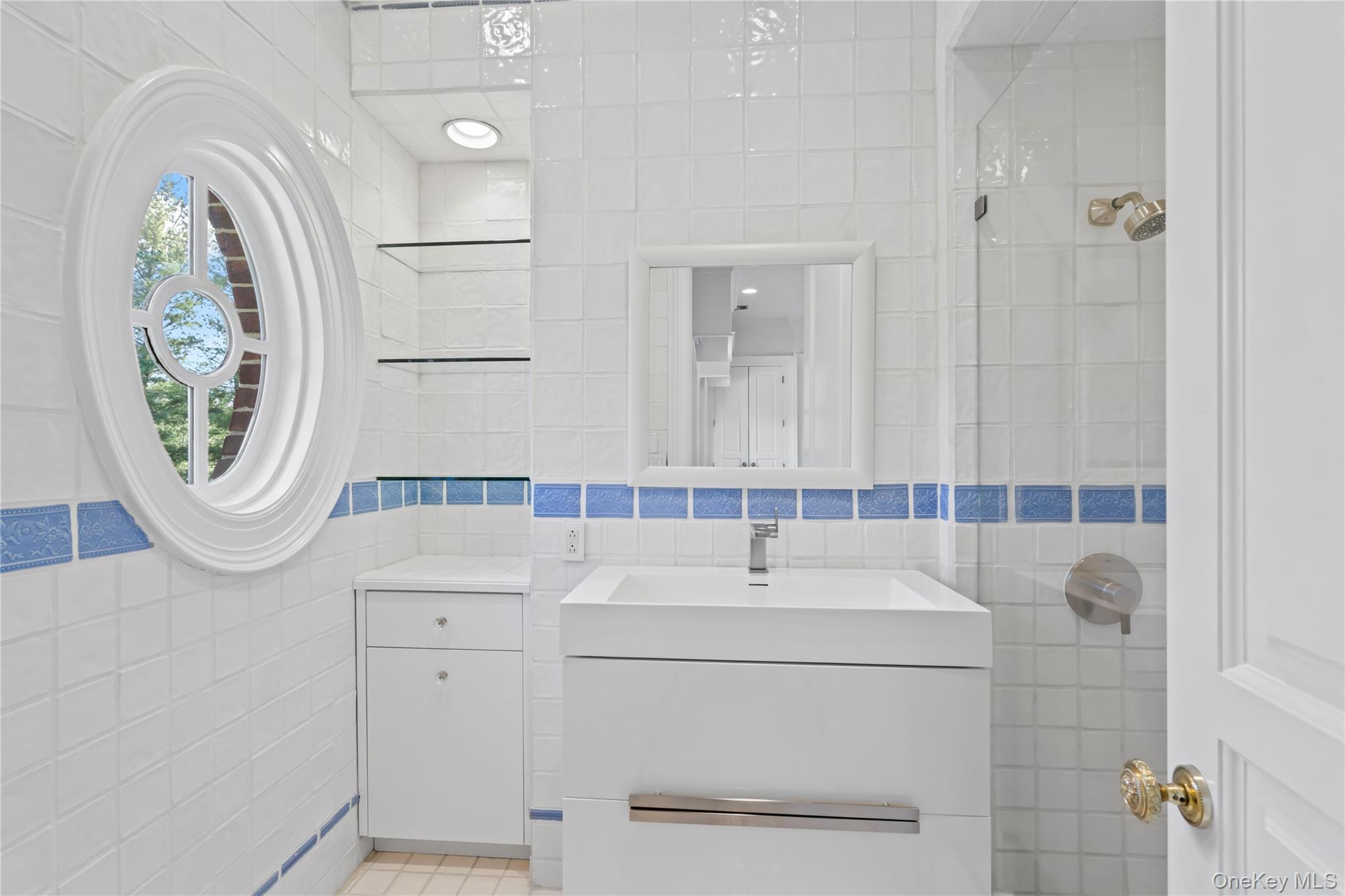 8 Vista Lane, Brookville, NY 11545