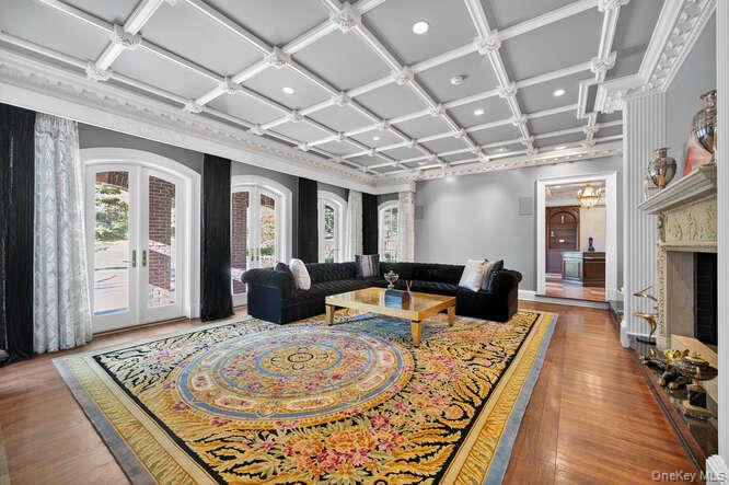 8 Vista Lane, Brookville, NY 11545