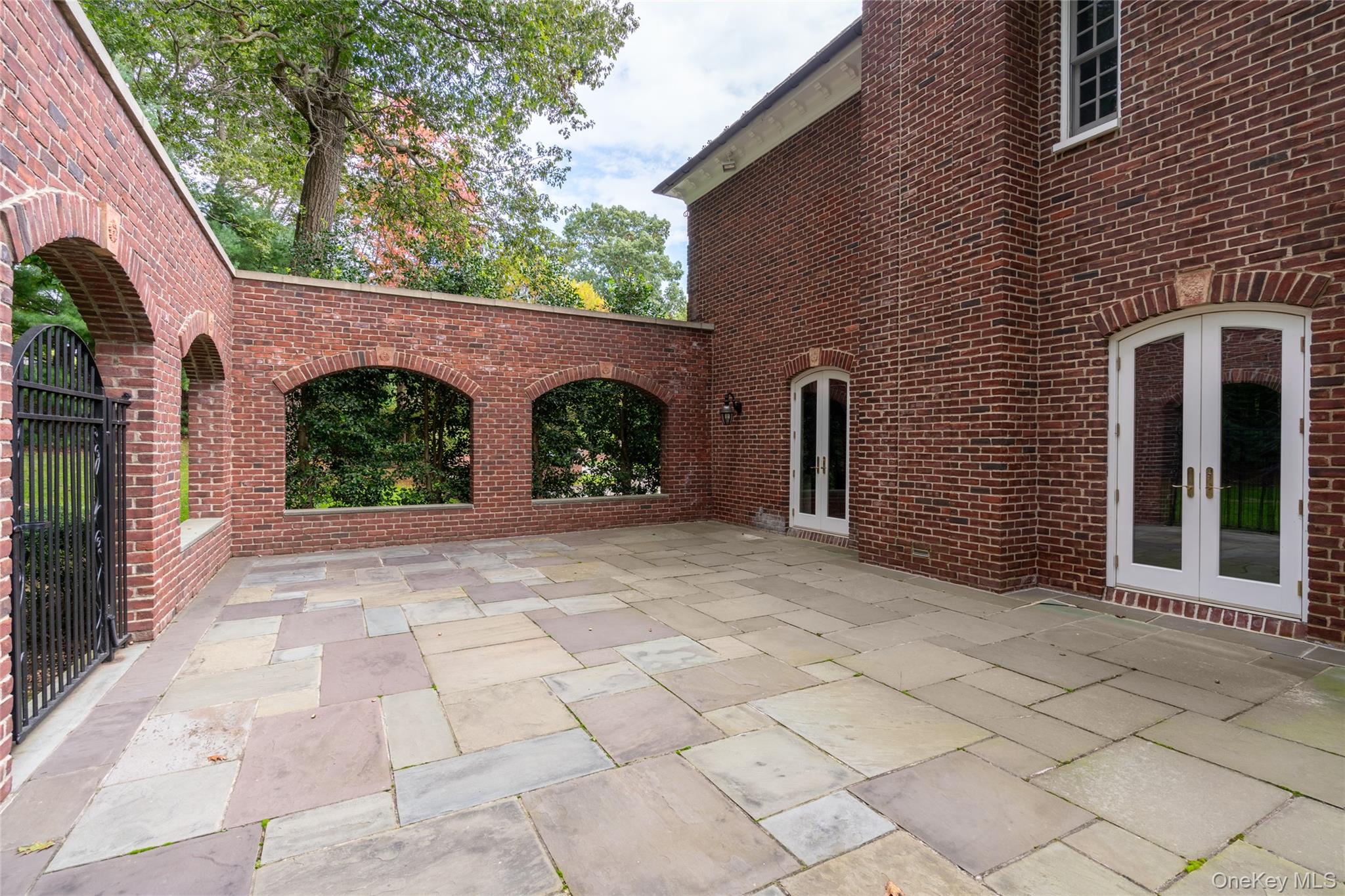 8 Vista Lane, Brookville, NY 11545