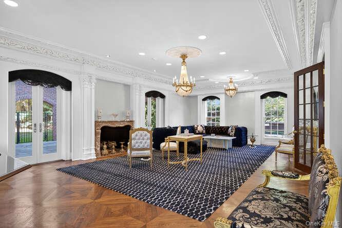 8 Vista Lane, Brookville, NY 11545