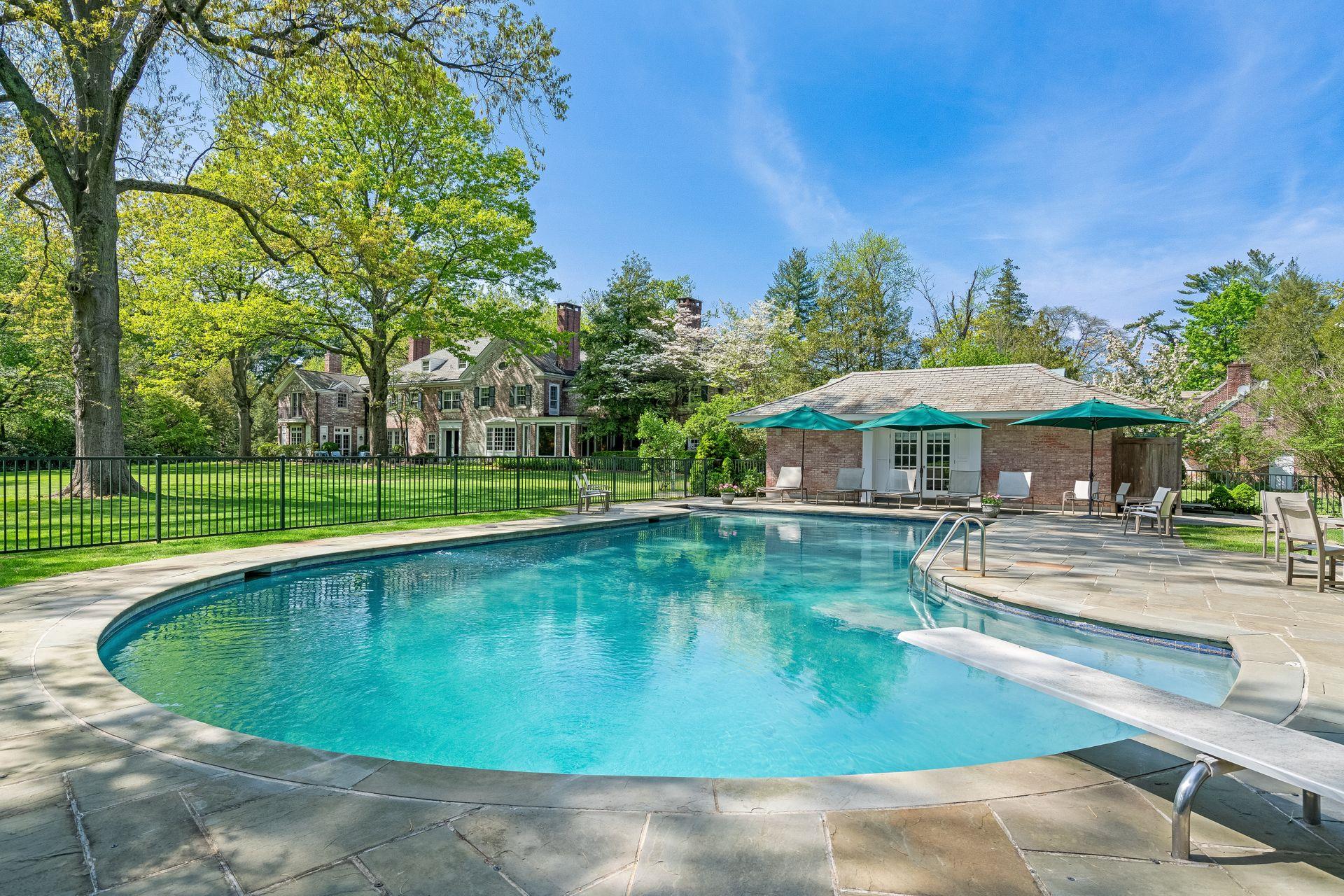 11 Meadow Spring Road, Glen Cove, NY 11542