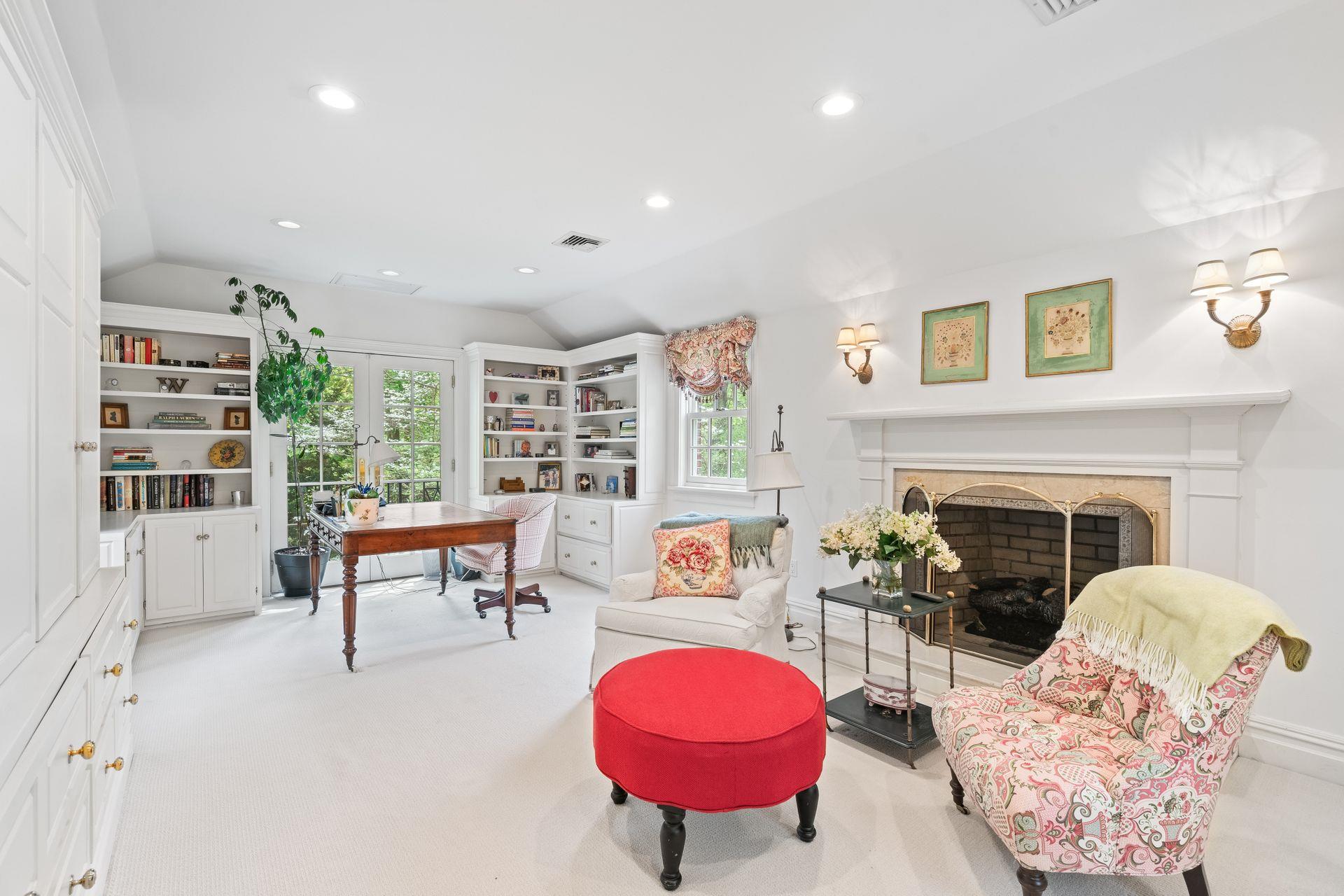 11 Meadow Spring Road, Glen Cove, NY 11542