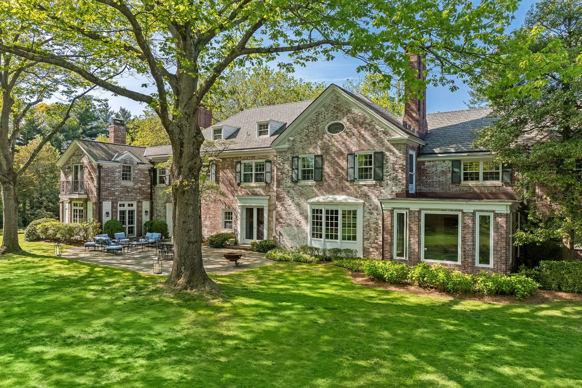 11 Meadow Spring Road, Glen Cove, NY 11542