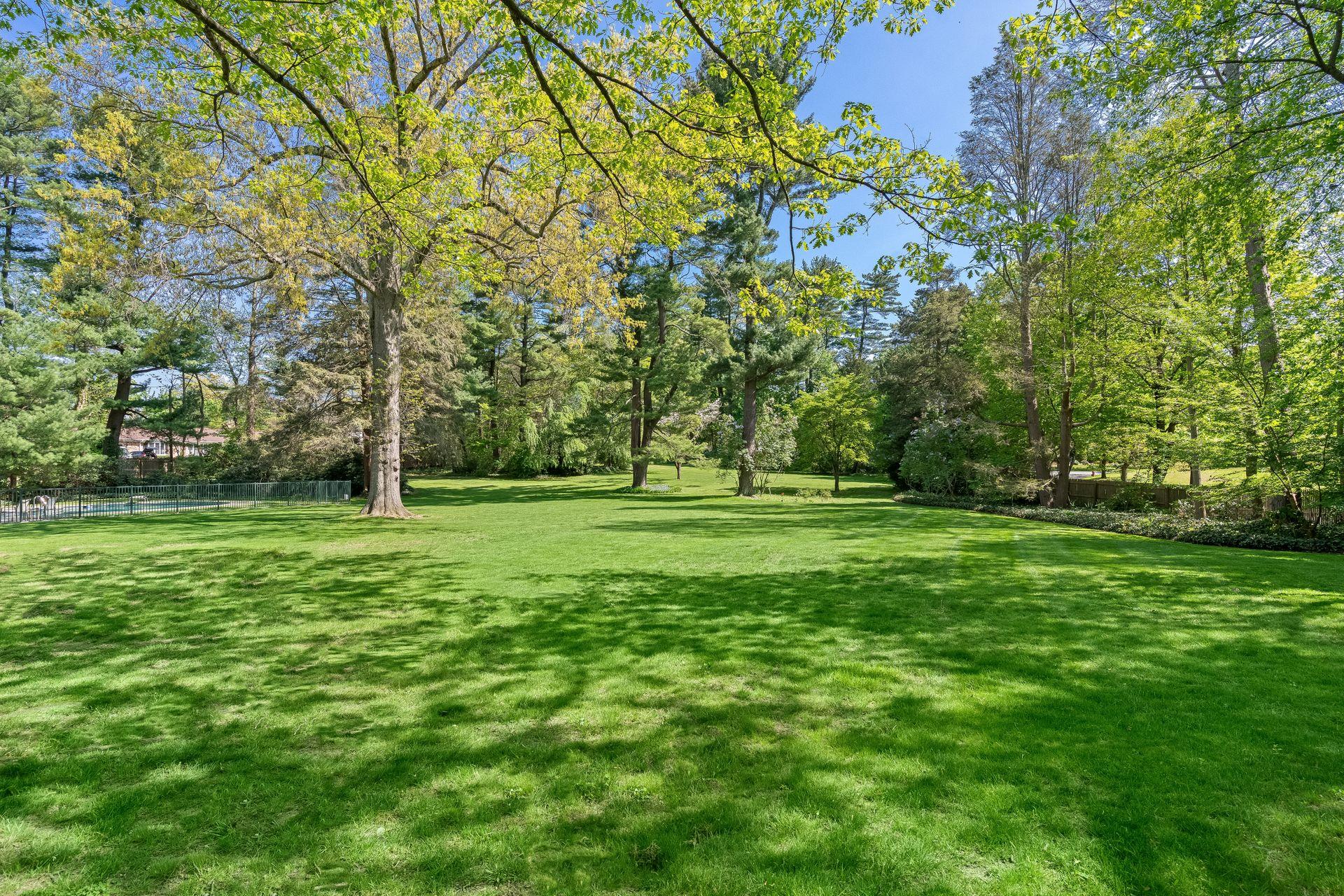 11 Meadow Spring Road, Glen Cove, NY 11542