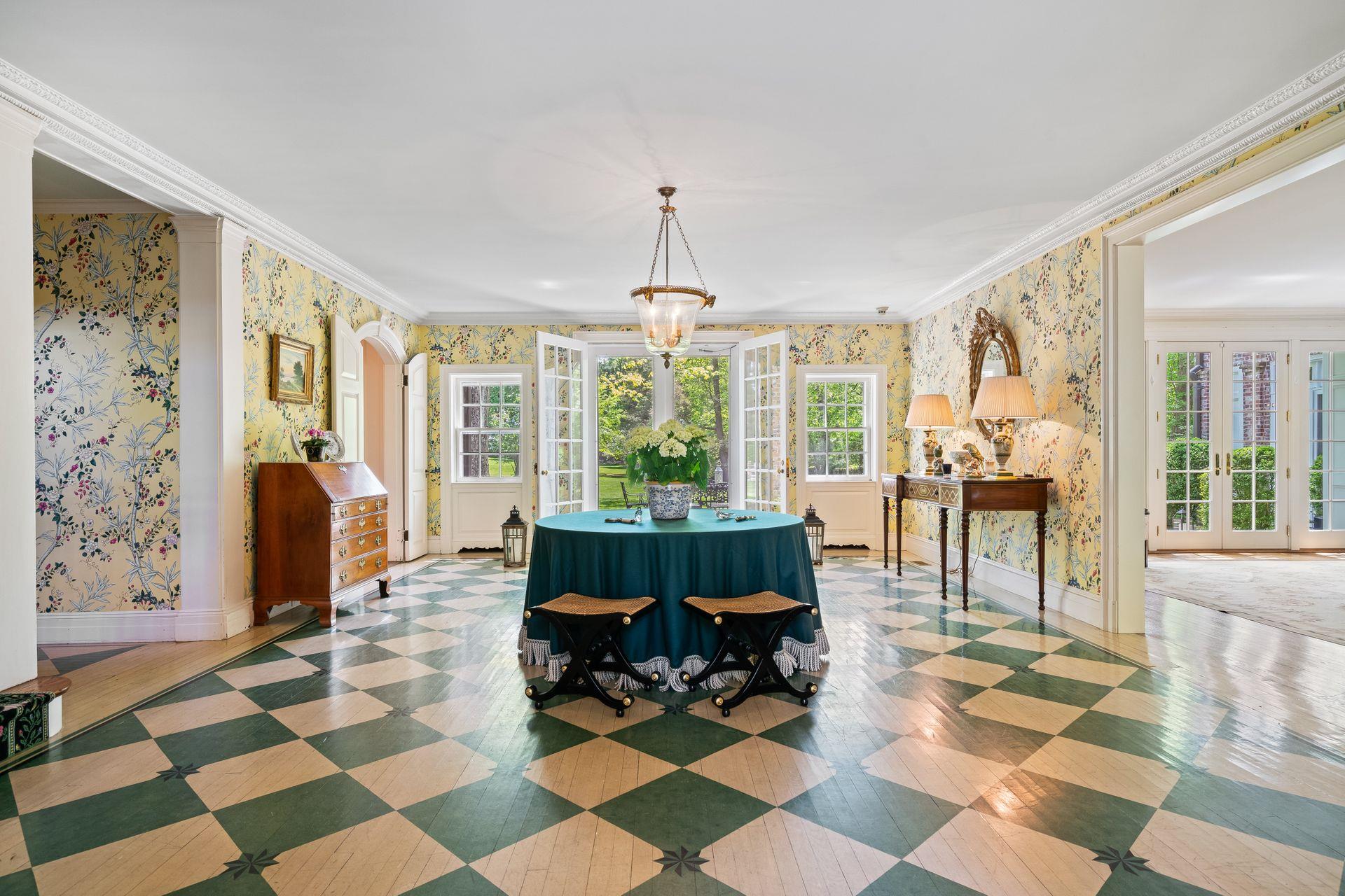 11 Meadow Spring Road, Glen Cove, NY 11542