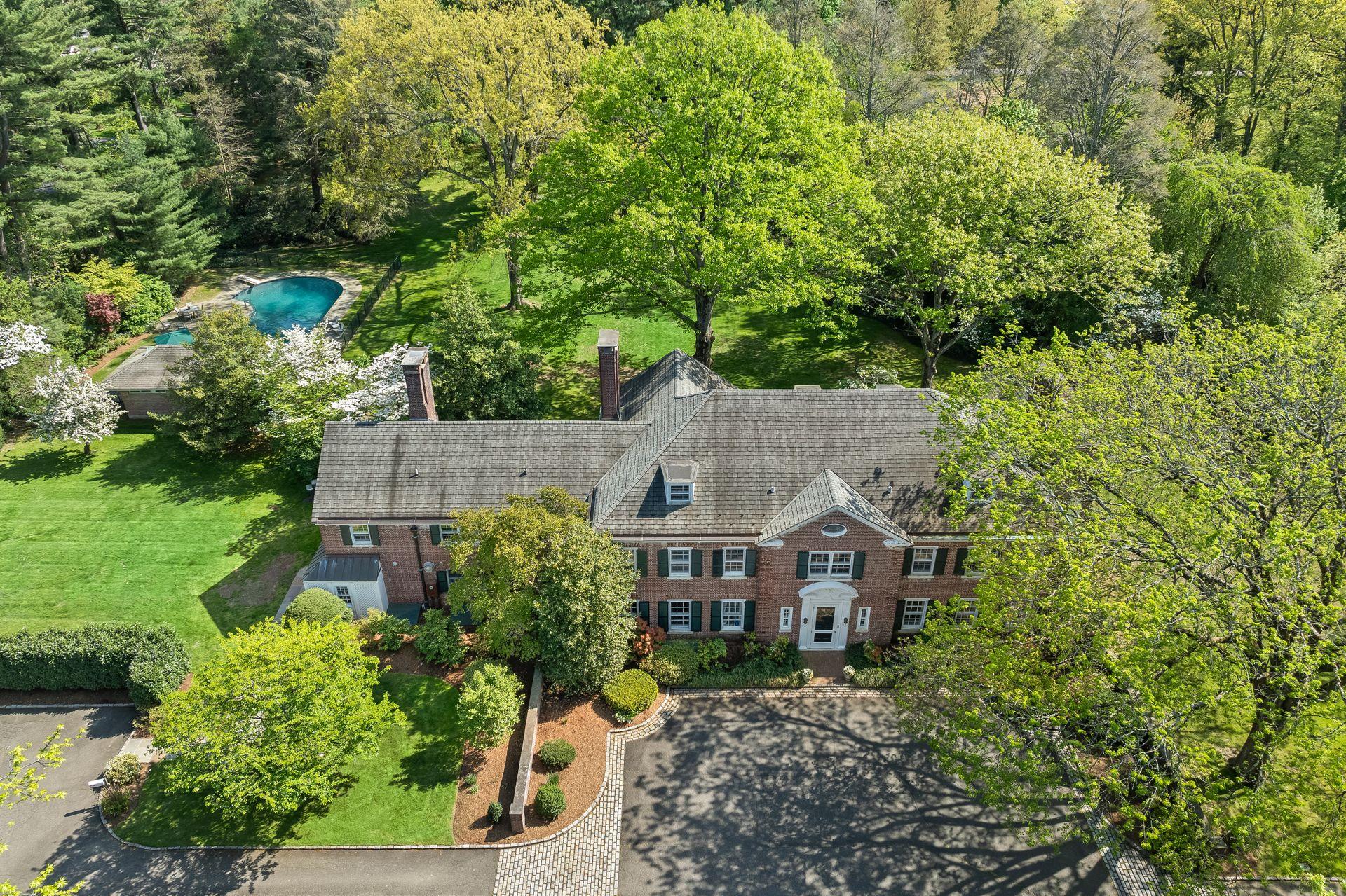11 Meadow Spring Road, Glen Cove, NY 11542