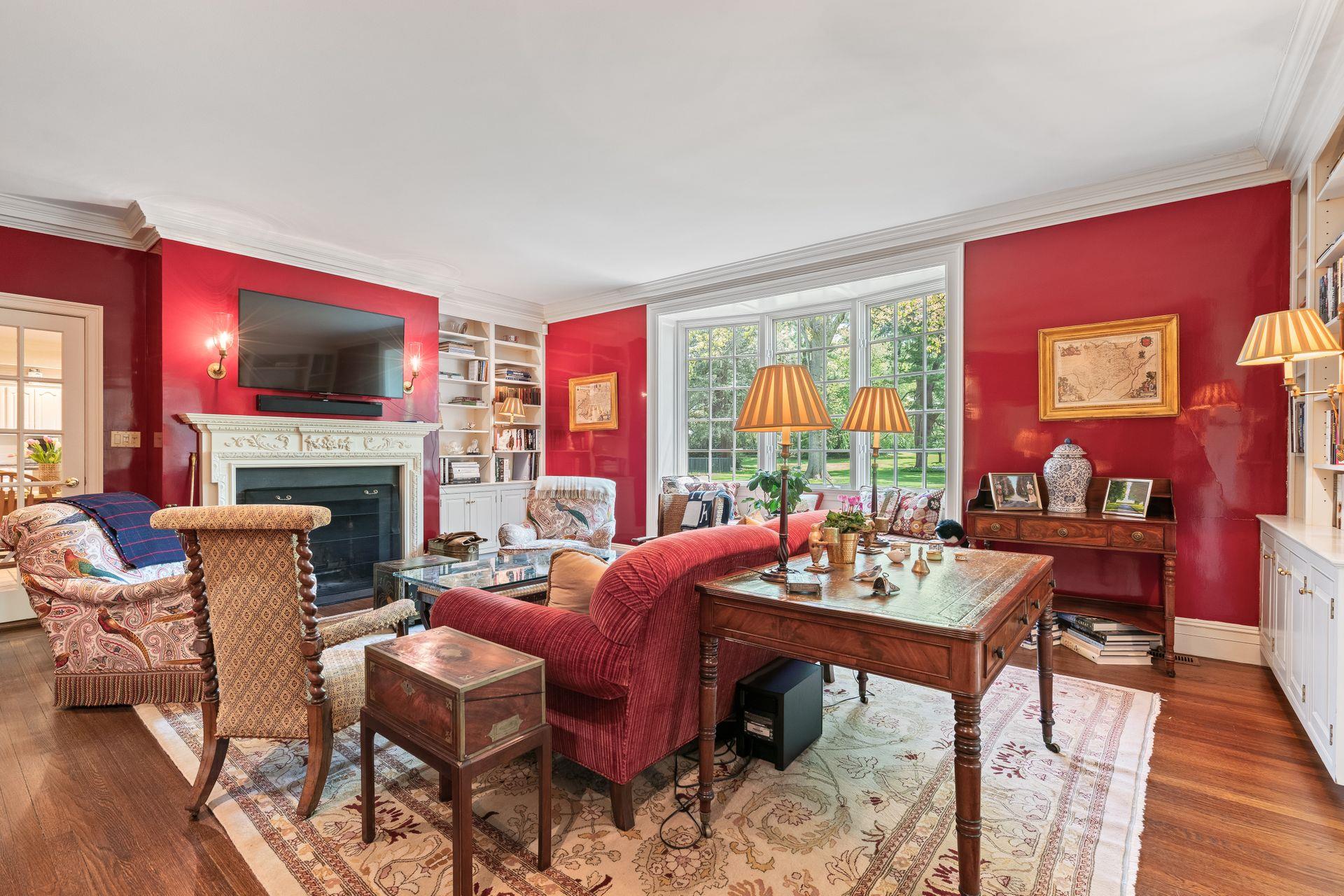 11 Meadow Spring Road, Glen Cove, NY 11542