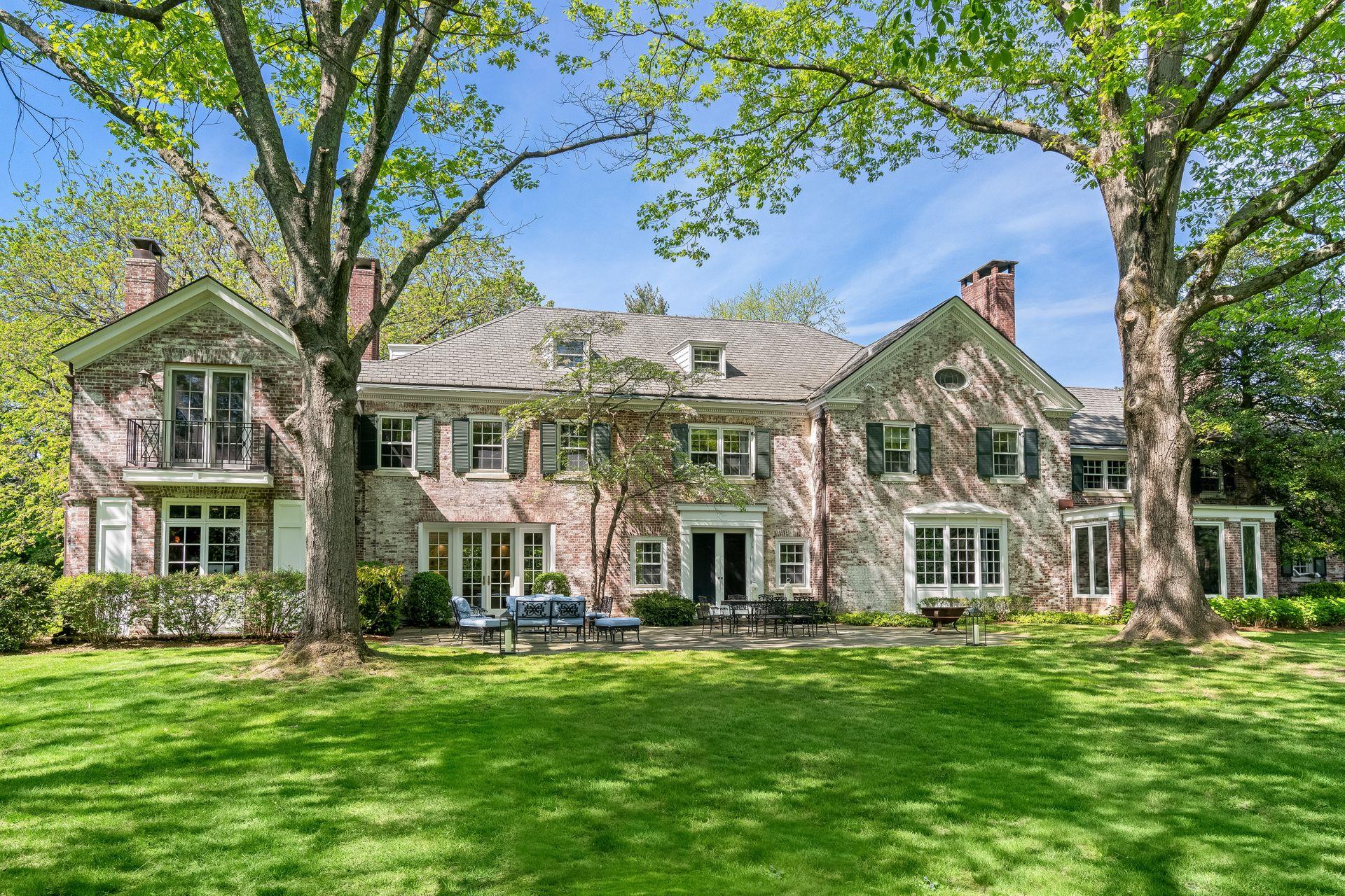 11 Meadow Spring Road, Glen Cove, NY 11542