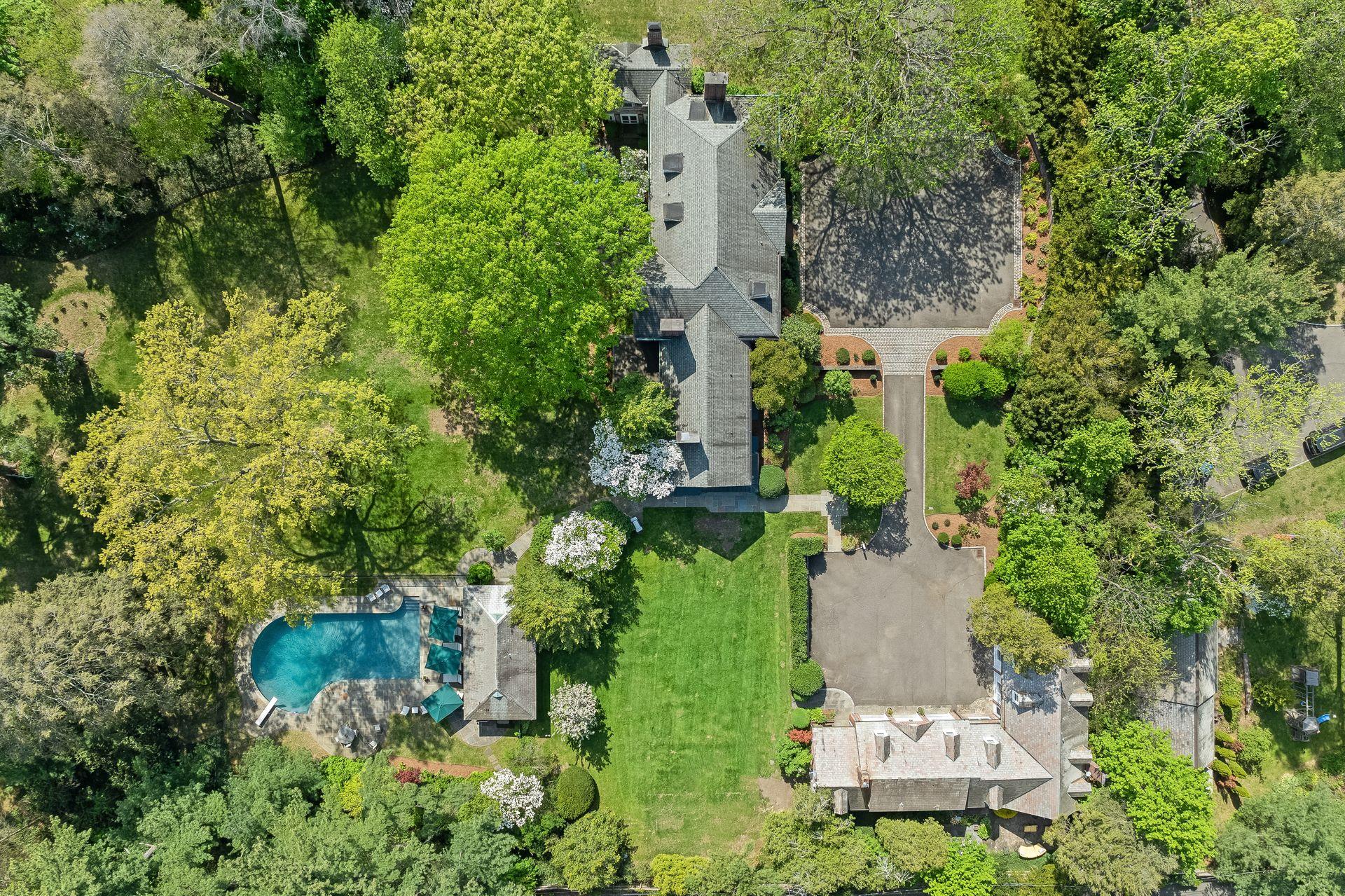 11 Meadow Spring Road, Glen Cove, NY 11542