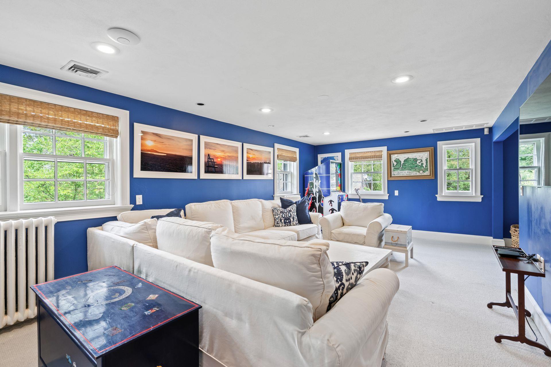 11 Meadow Spring Road, Glen Cove, NY 11542