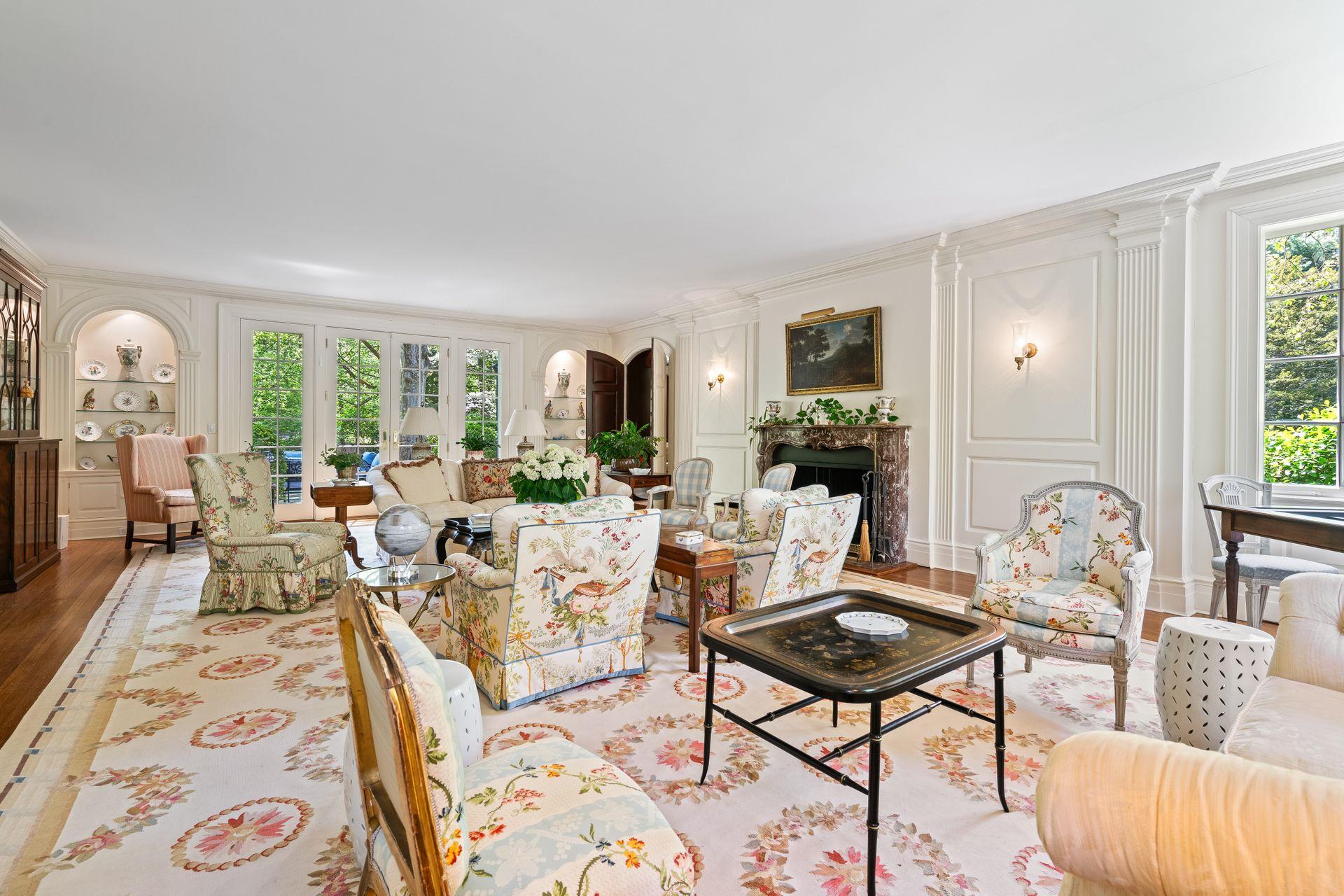11 Meadow Spring Road, Glen Cove, NY 11542