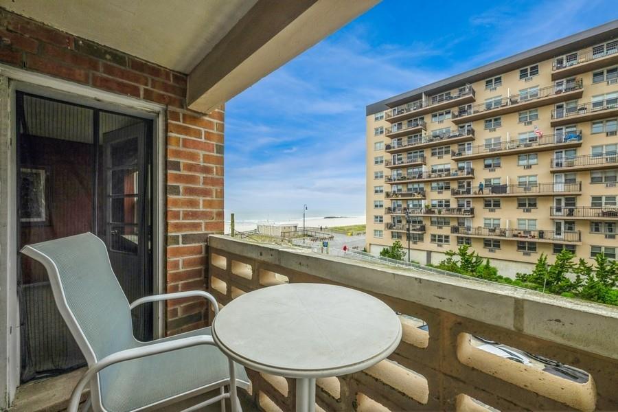 600 Shore Road # 3G, Long Beach, NY 11561