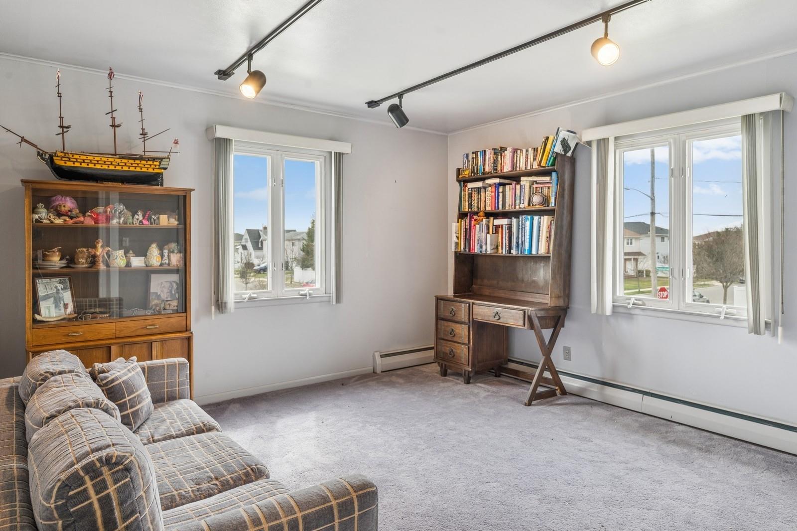 189 Pennsylvania Avenue, Island Park, NY 11558